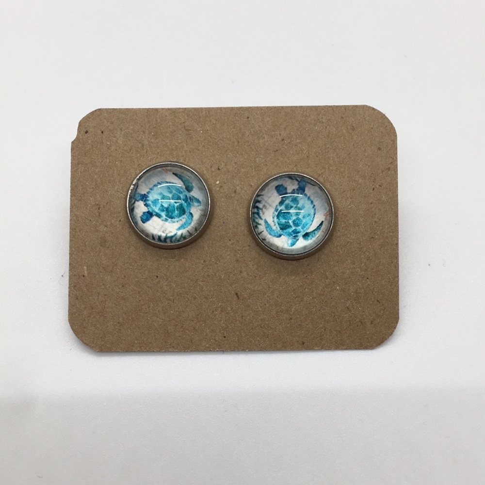 Turtle stud earrings